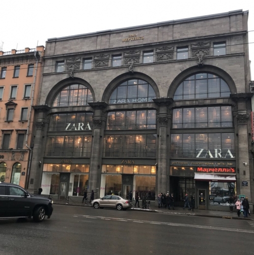 Tienda-Zara-en-avenida-Nevskiy-de-San-Petersburgo.jpg